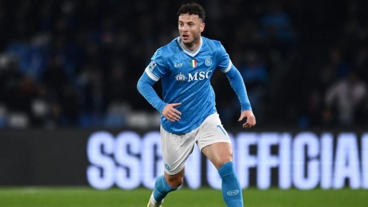  那不勒斯后防稳固信号强劲；拉赫马尼续约进程加速，薪资待遇显著提升。 体育新闻