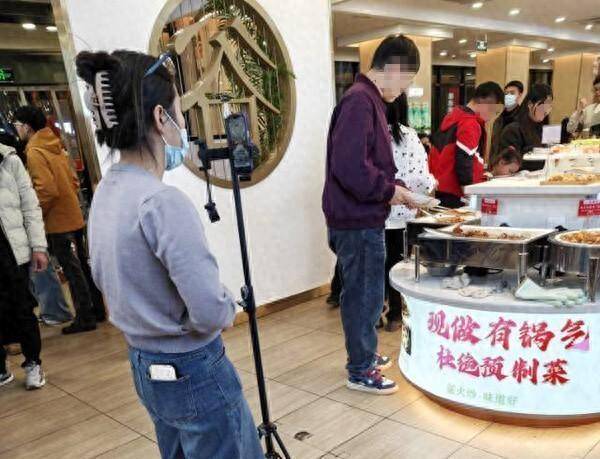  取餐瞬间变直播主角，顾客隐私屡遭挑战；商家引流莫忘法律底线！ 新闻 取餐瞬间变直播主角，顾客隐私屡遭挑战；商家引流莫忘法律底线！ 新闻 取餐瞬间变直播主角，顾客隐私屡遭挑战；商家引流莫忘法律底线！ 新闻
