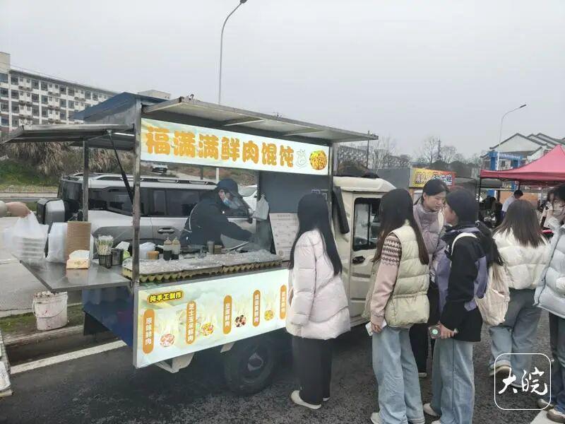  从南昌夜市到池州校门：一对大学生的馄饨创业技术复盘 新闻