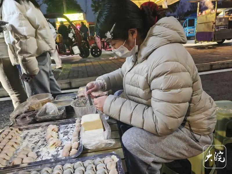  从南昌夜市到池州校门：一对大学生的馄饨创业技术复盘 新闻