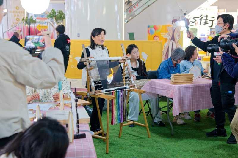  当架空层变成美术馆：东明社区用艺术点亮居民生活的温暖故事 文化旅游